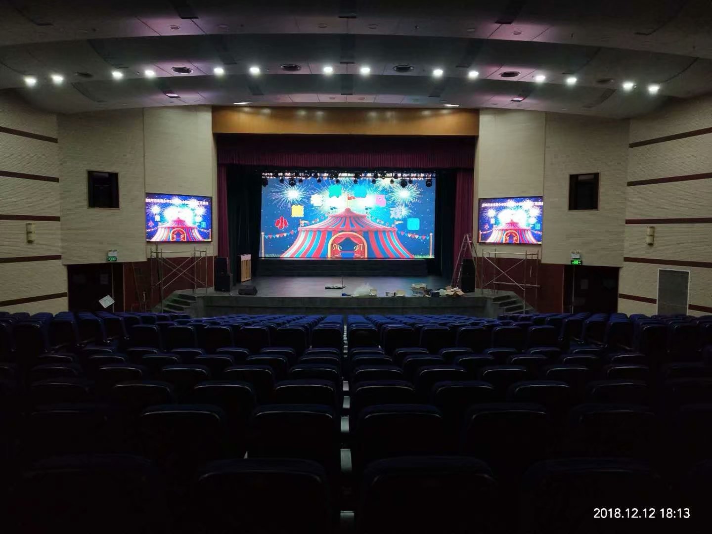 張家港市少年宮室內(nèi)P3全彩屏完工！