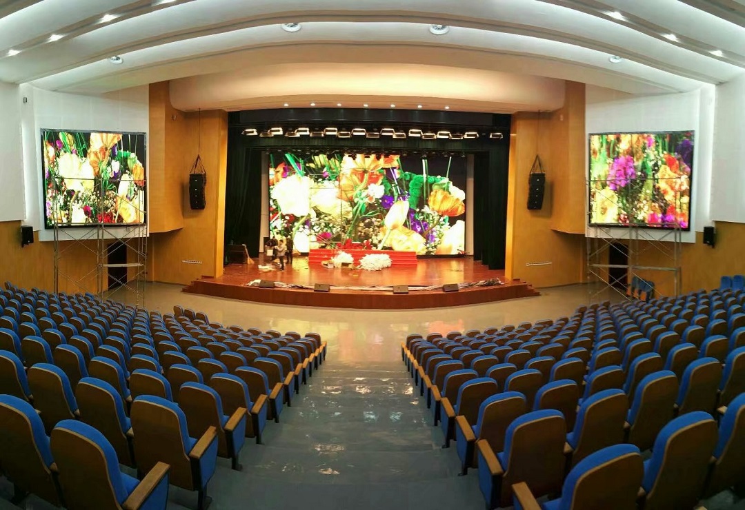 張家港第三職業(yè)高級中學報告廳126㎡室內(nèi)P4完美點亮！