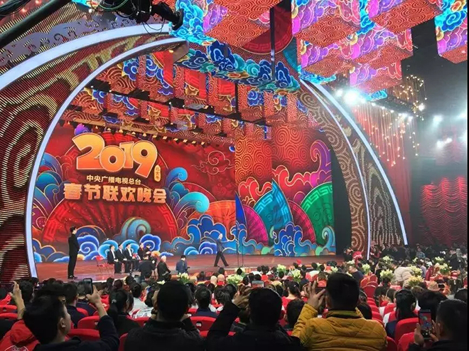 豬年春晚口碑逆襲 <a href=http://m.gdhjsme.com target=_blank class=infotextkey>led顯示屏</a>功不可沒(méi) 1.webp.jpg