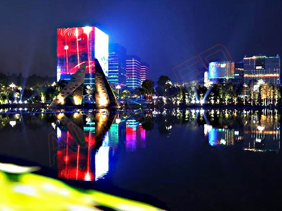 城市景觀亮化工程的興起對(duì)戶外<a href=http://m.gdhjsme.com/toumingping/ target=_blank class=infotextkey>透明屏</a>發(fā)展的意義