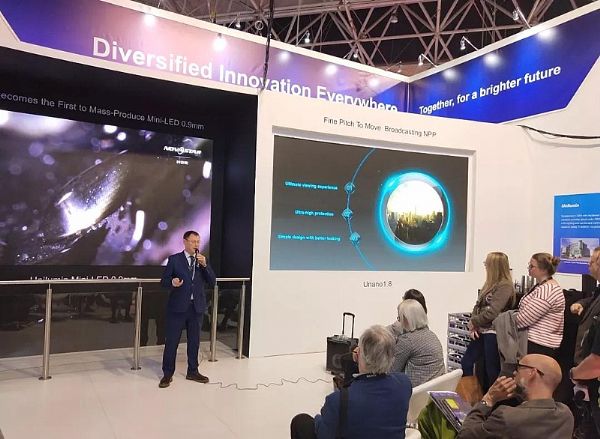 站在百億門(mén)檻，2019年<a href=http://m.gdhjsme.com/xiaojianju/ target=_blank class=infotextkey>小間距</a>LED“換擋超車(chē)”