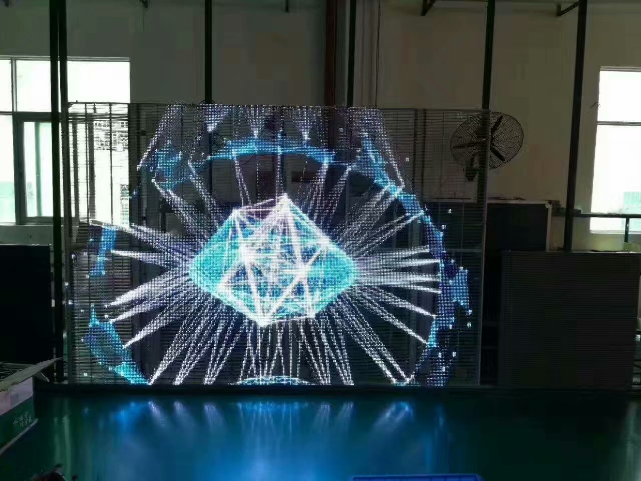 半戶(hù)外LED<a href=http://m.gdhjsme.com/toumingping/ target=_blank class=infotextkey>透明屏</a> 半戶(hù)外LED<a href=http://m.gdhjsme.com/toumingping/ target=_blank class=infotextkey>透明屏</a>