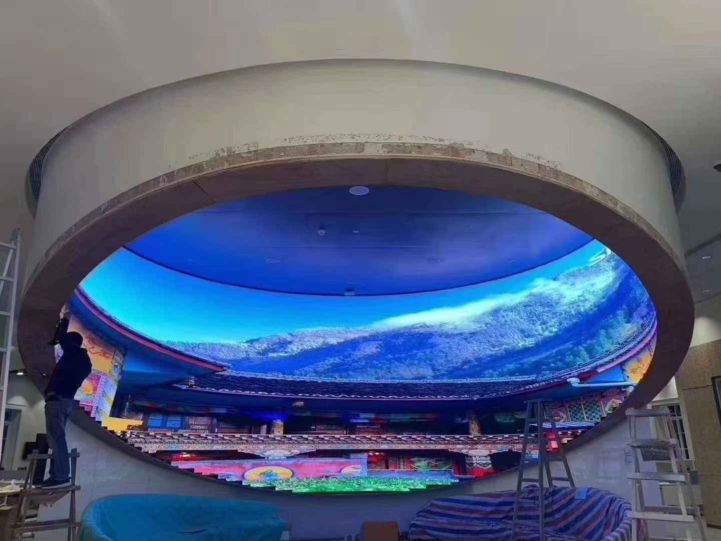 圓形<a href=http://m.gdhjsme.com target=_blank class=infotextkey>led電子屏</a>