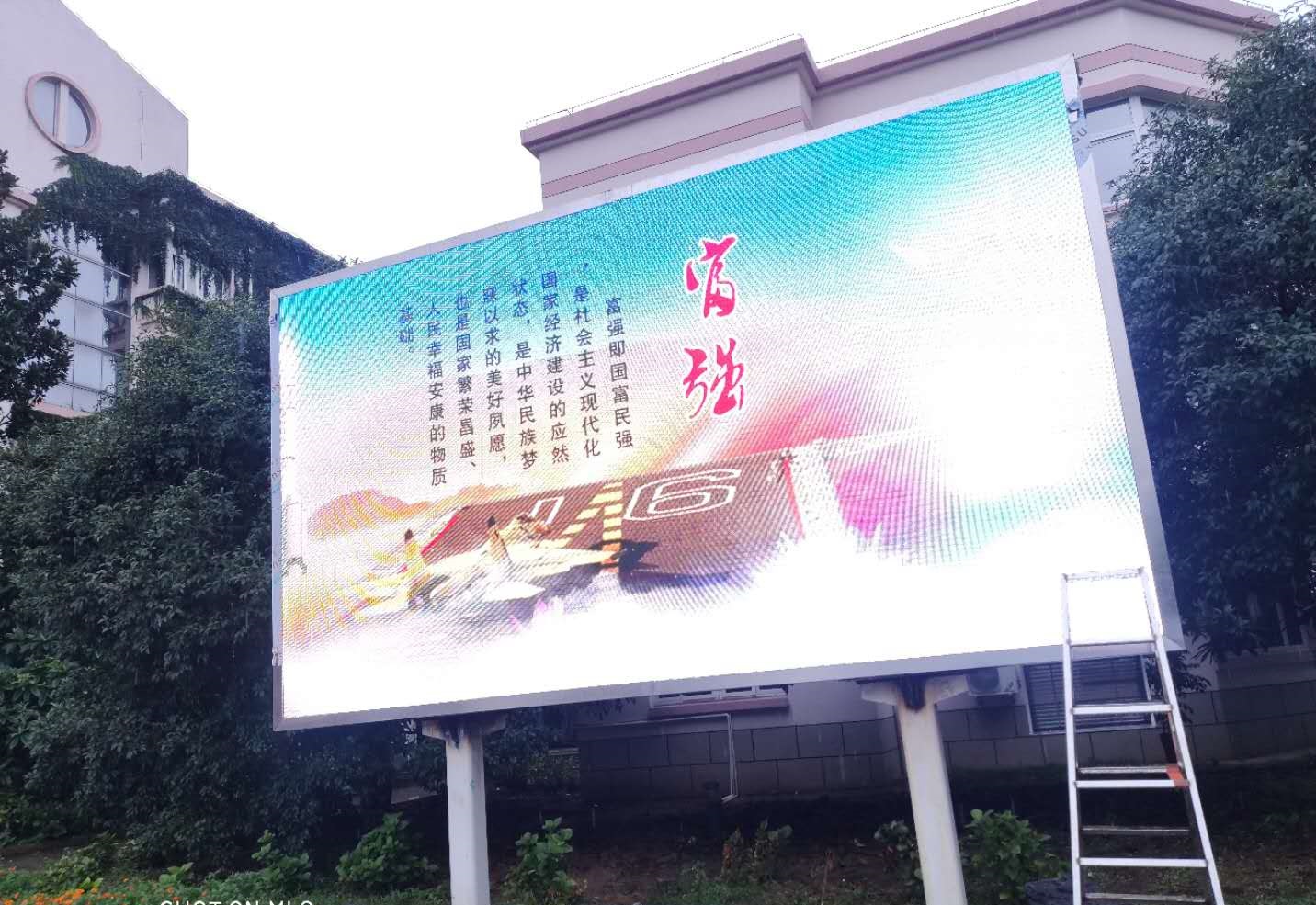 張家港外國語學(xué)校戶外P5“3高”LED顯示大屏完美顯示！